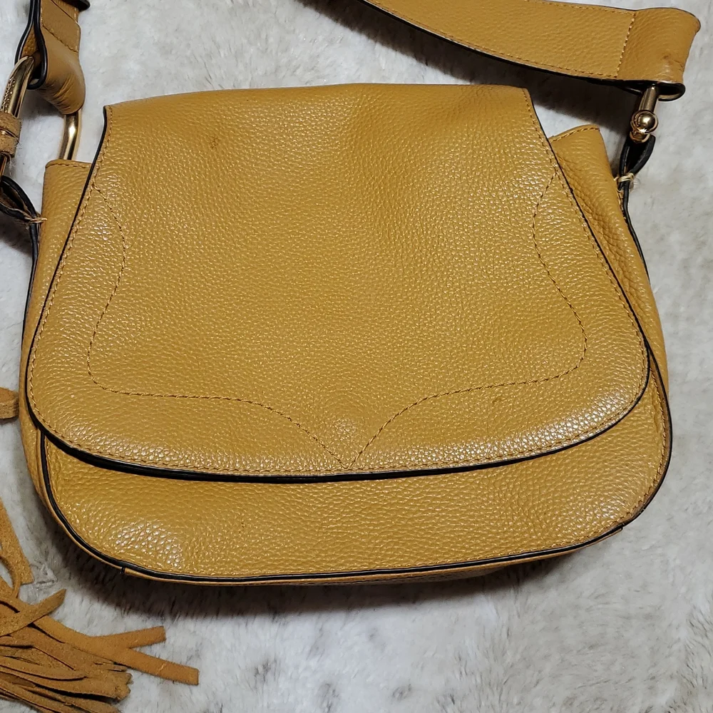 Vince Camuto Caramel Tal Crossbody Leather Saddle Purse w Horseshoe Hardware - Picture 3 of 11